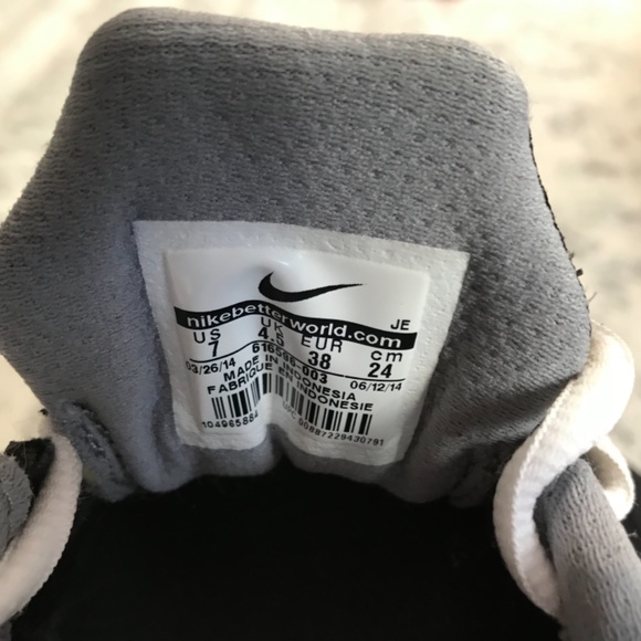 Nike Air Sneaker - Picture 8 of 8